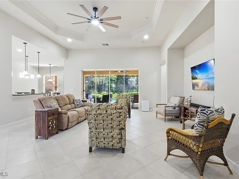 11225 Lithgow Ln — Photo 3
