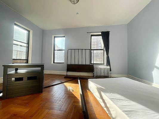 3rd image of 2121 Beekman Pl APT 3B