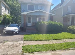 1355 Penhurst Rd, Cleveland, OH 44110