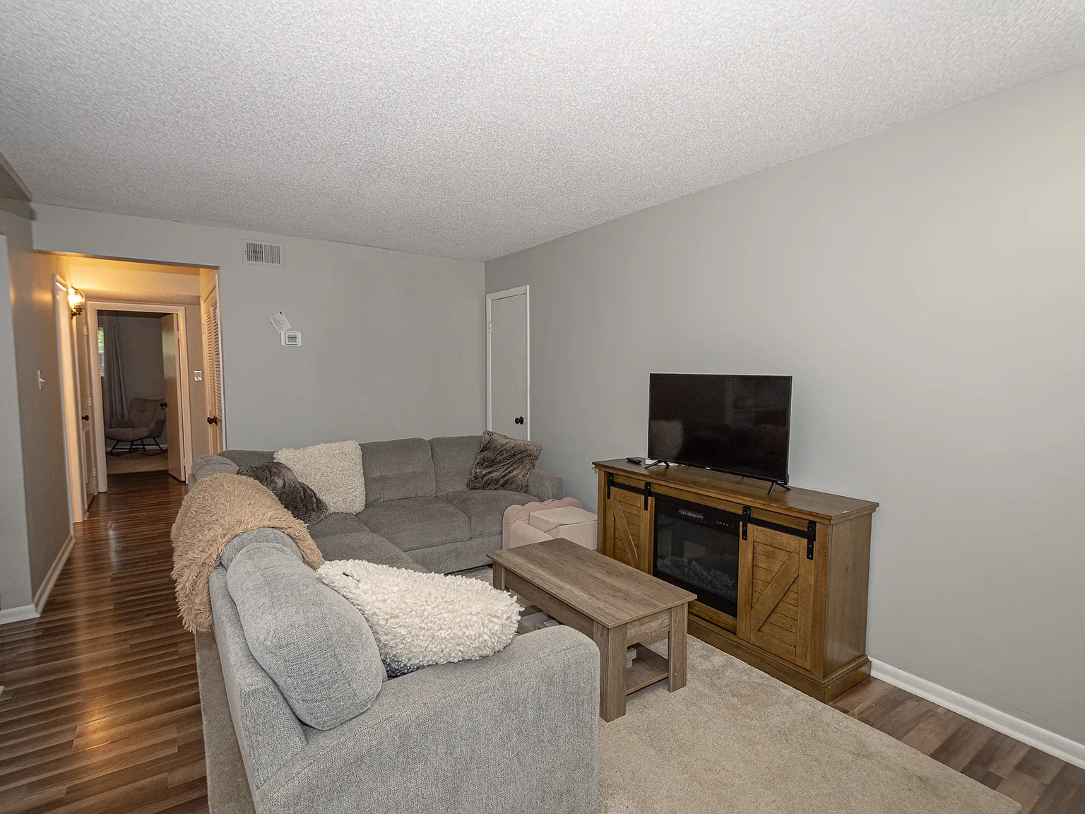2 bed, 1000 sqft, $1,750 — Photo 3