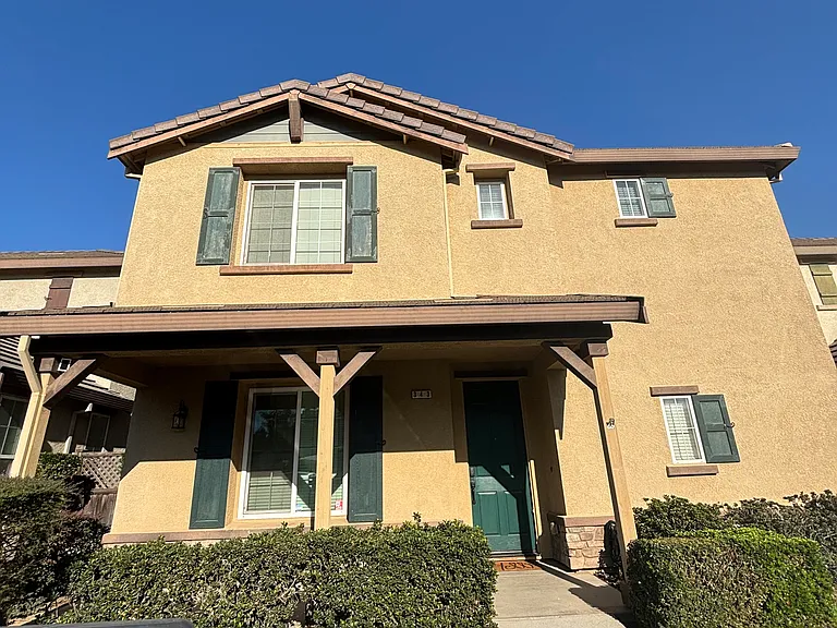 343 Carriage Ln — Photo 2