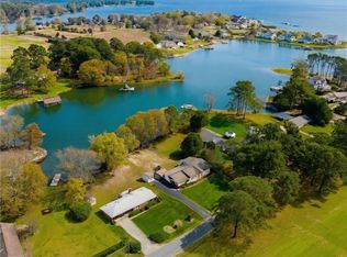 373 E Fairway Dr, Kilmarnock, VA 22482
