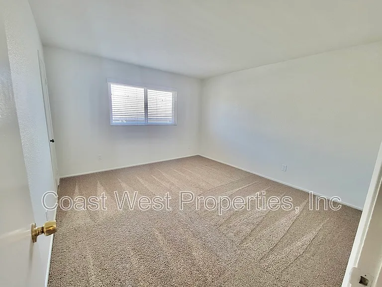 1178 Cypress Ave — Photo 8