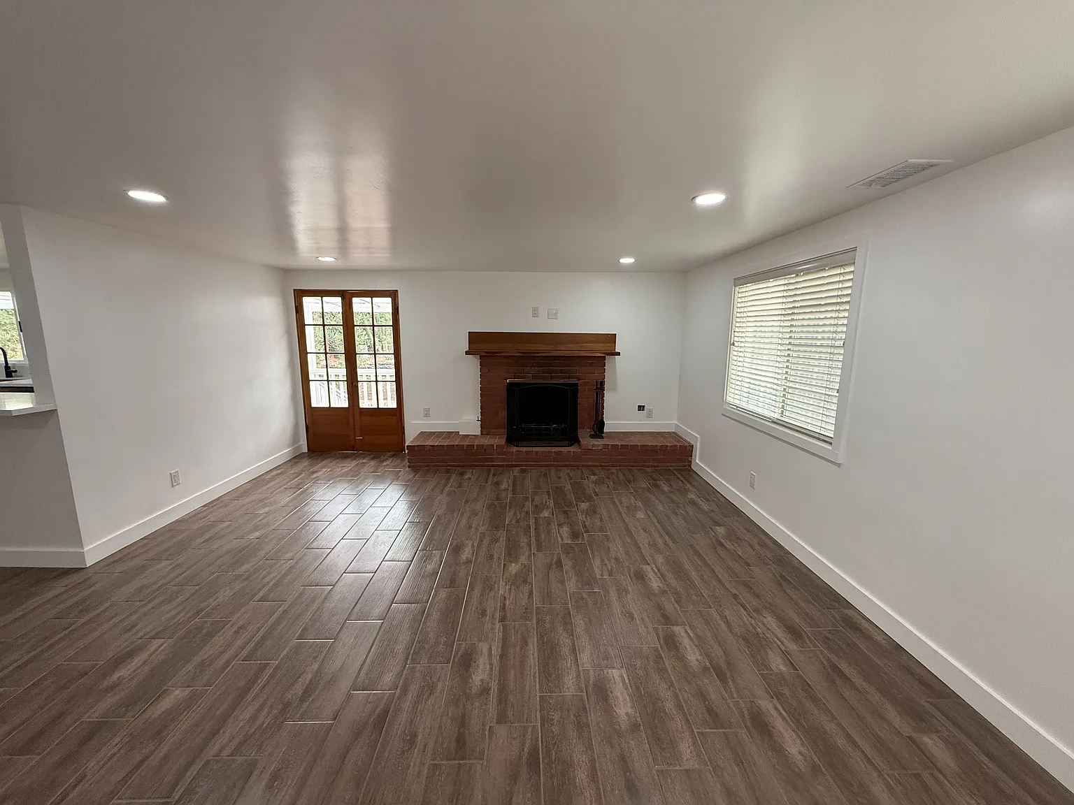 3 bed, 1400 sqft, $8,250 — Photo 3