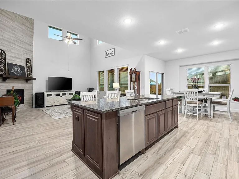 1904 Frediano Ln — Photo 13