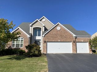 237 Springwood Dr, Woodstock, IL 60098