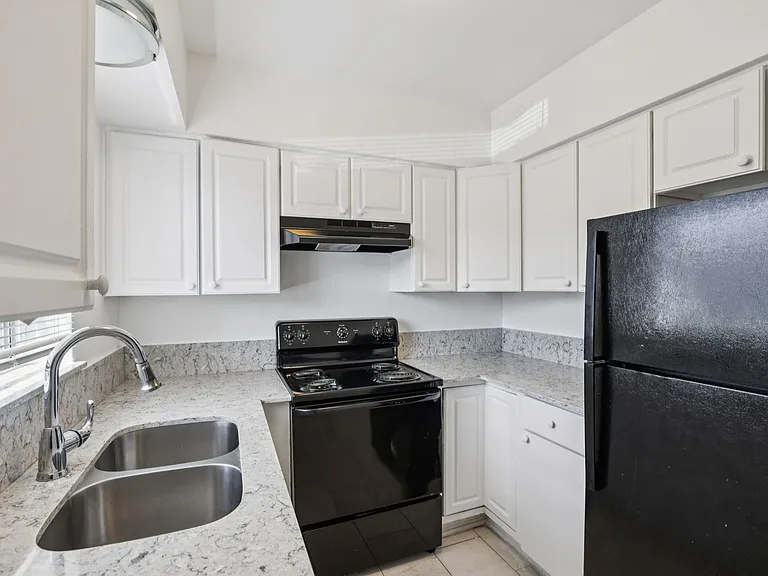 Parkcrest Apartments — Photo 19