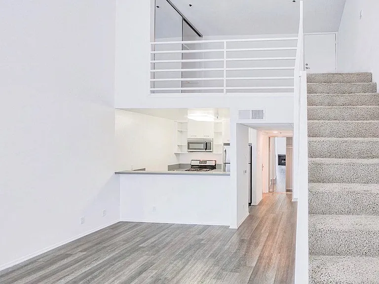 1820 Whitley — Photo 10