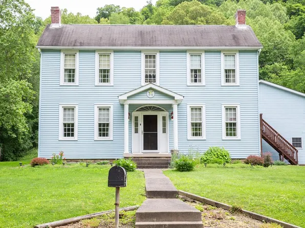 1703 Middle Creek Road, Triadelphia, WV 26059