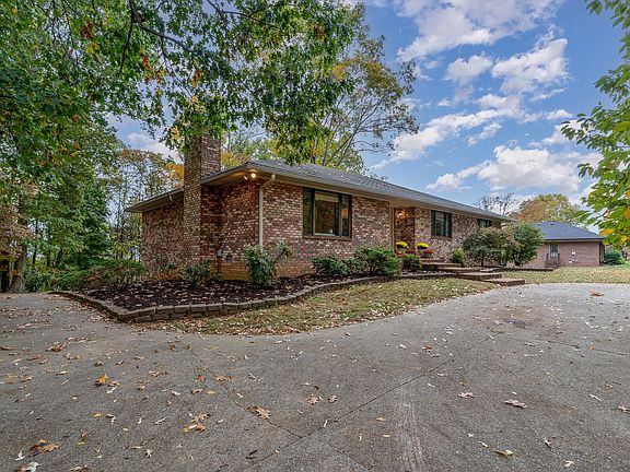 3rd image of 3143 Briarwood Dr