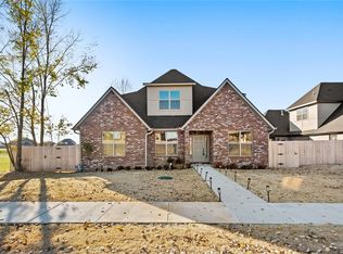 585 Rainbow Rd, Cave Springs, AR 72718