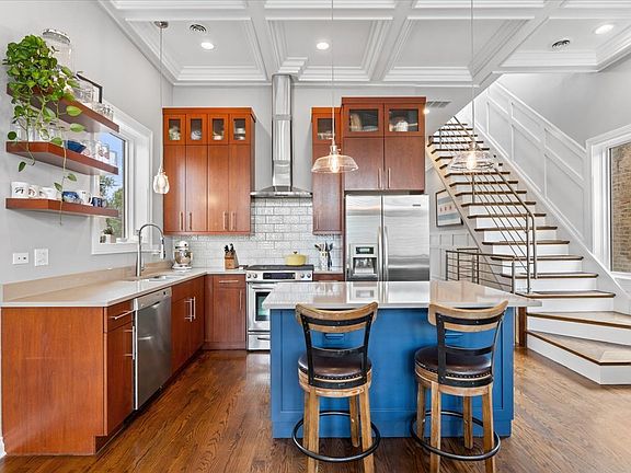 4th image of 1515 N Claremont Ave #3