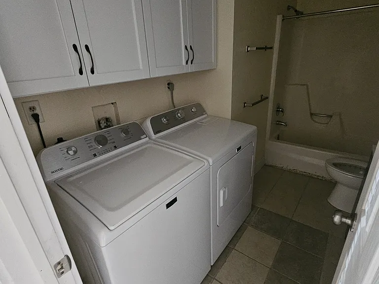 1224 Oakview Dr #1 — Photo 1