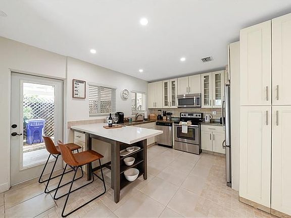 4th image of 1608 NE 17th Way