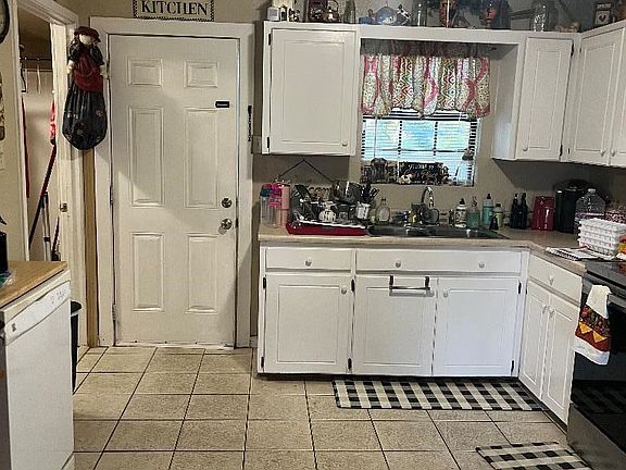 3rd image of 1922 Lindell Ave