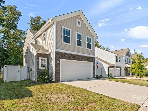 4th image of 3020 Pinehills Way