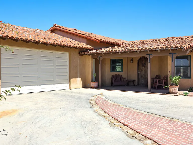 25933 Potrero Valley Rd — Photo 4