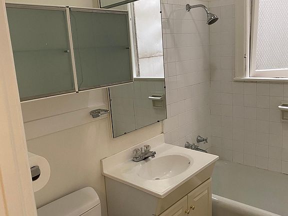 4th image of 2160 Van Ness Ave #8