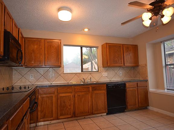 3rd image of 800 Richards Dr