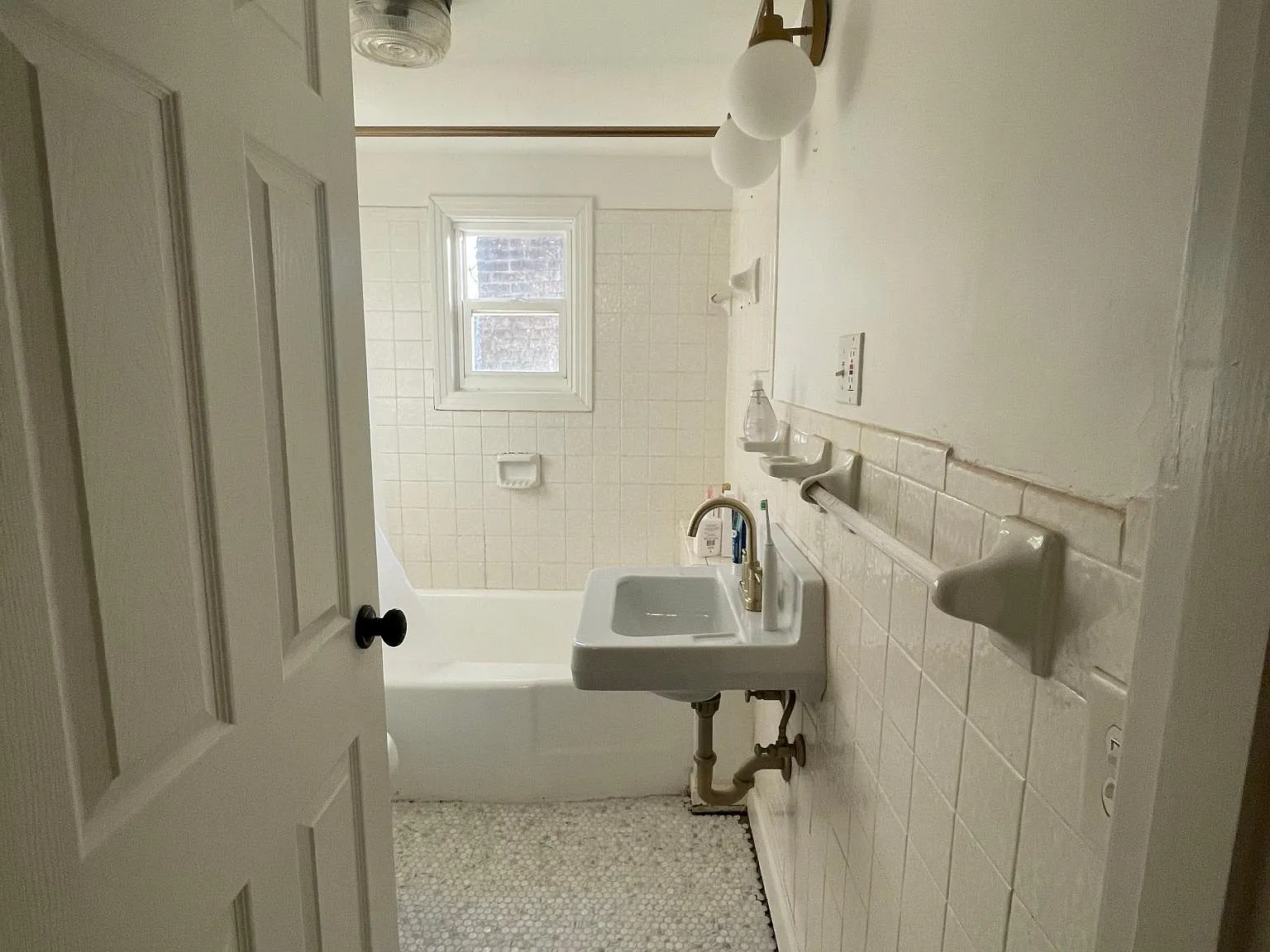 2 bed, 1400 sqft, $1,900 — Photo 3