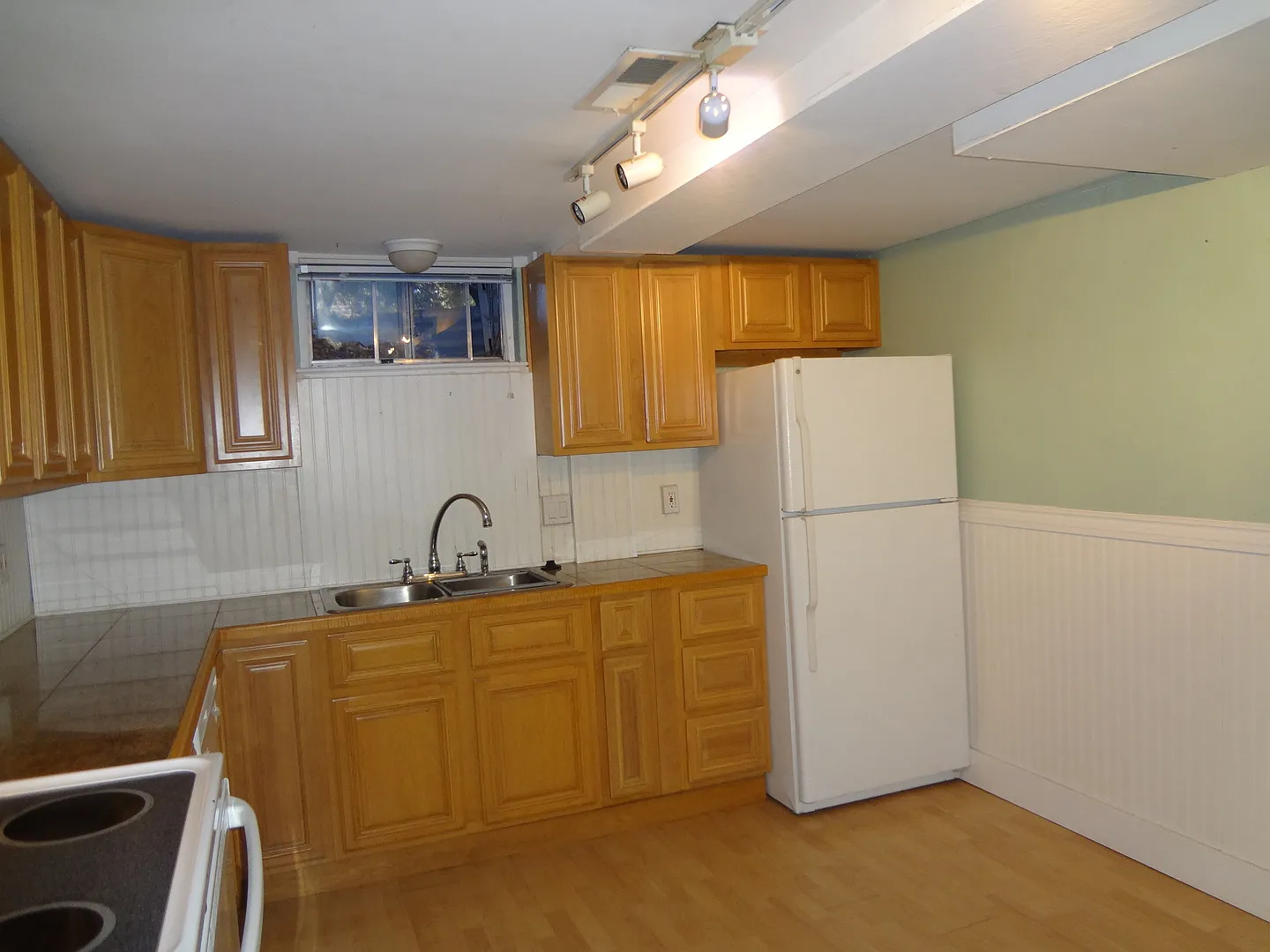 Garden Level 2 Bedroom Apartment right near D.U. — Photo 4