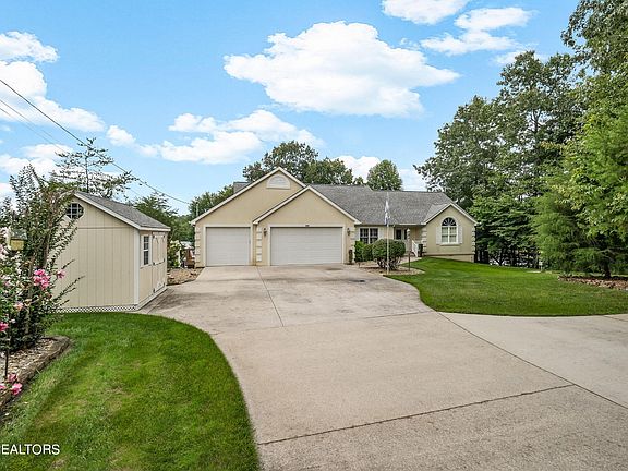 3rd image of 261 Pomeroy Dr