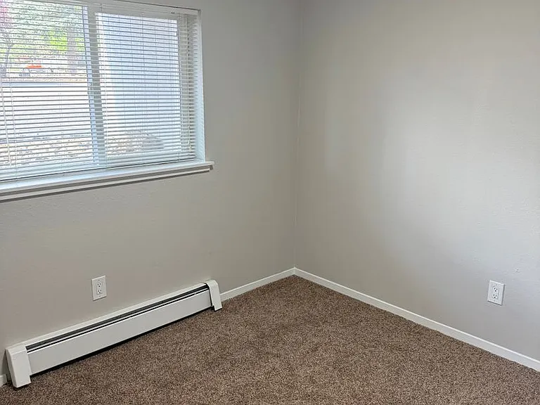 Cottonwood Creek Apartments — Photo 32