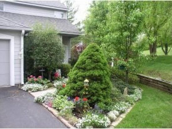 Front of House w/garden