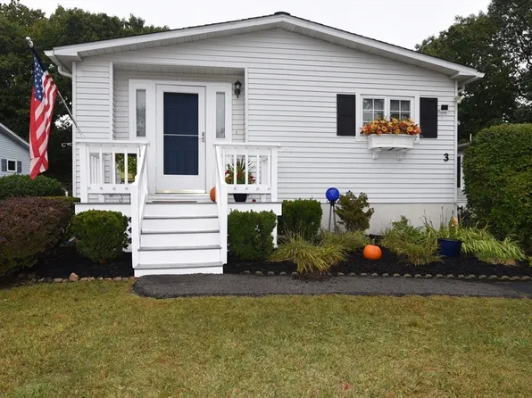 3 Hickory Cir, Rockland, MA 02370