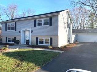 6813 Crest Rd, Darien, IL 60561