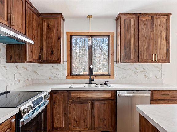 3rd image of 37098 Woodland Dr