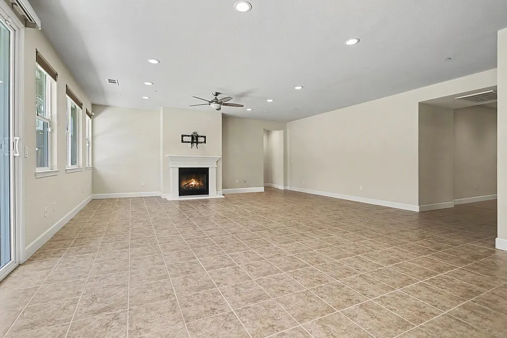 Building Photo - 5480 Pinnacle View Way