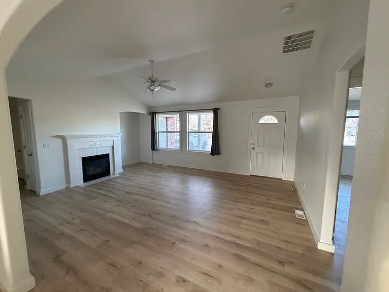 1122 S Ada St — Photo 9
