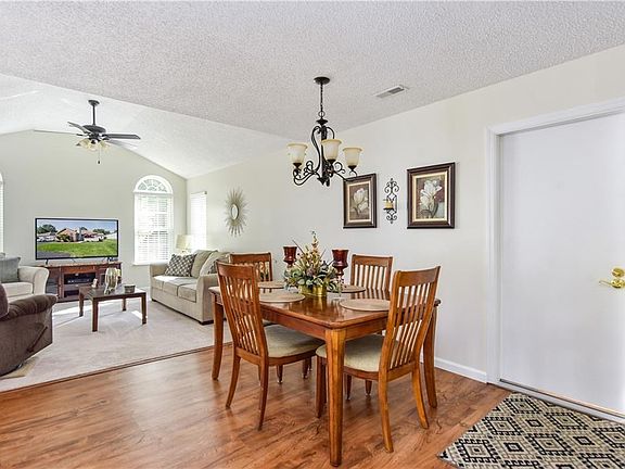 4th image of 41 Stratford Green Dr