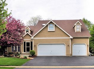 717 Augusta Dr, North Aurora, IL 60542
