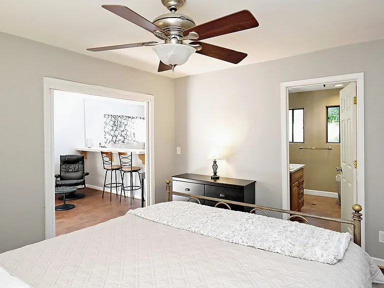 1210 Chatham Rdg — Photo 9