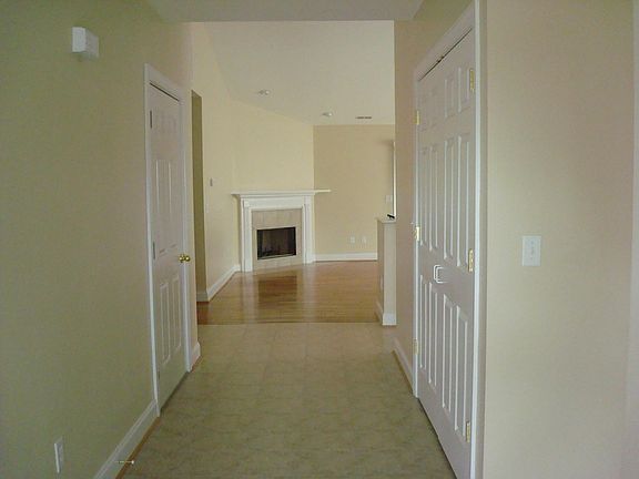 4th image of 204 Morris Ln
