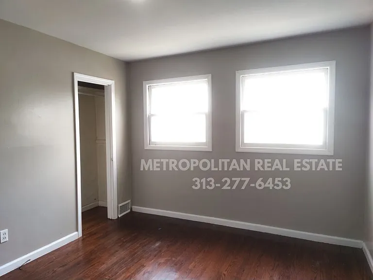 32139 Balmoral St — Photo 8