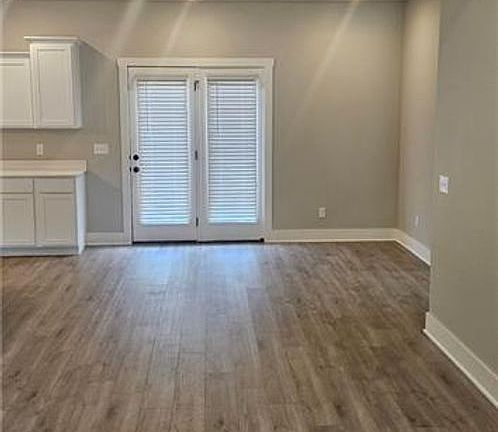 3rd image of 310 W Kinniburgh Dr