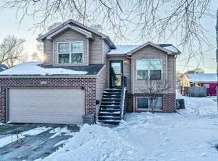1523 Sycamore St, Ottawa, IL 61350