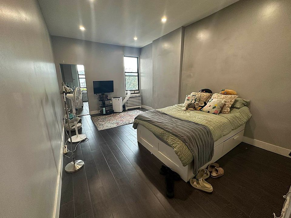 1st image of 823 Hancock St APT 3B