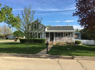 309 Walnut St, Lena, IL 61048