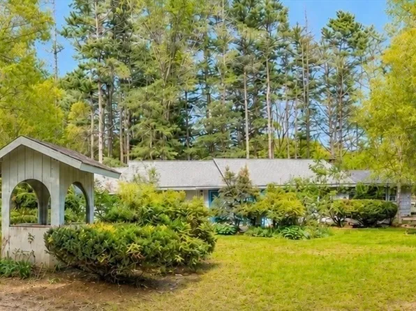 77 Center St, Carver, MA 02330