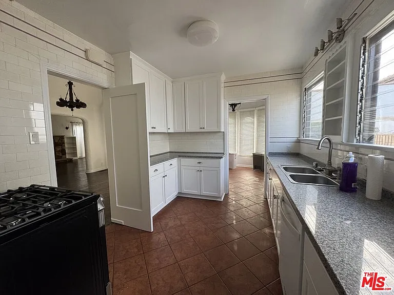 326 N La Jolla Ave — Photo 17