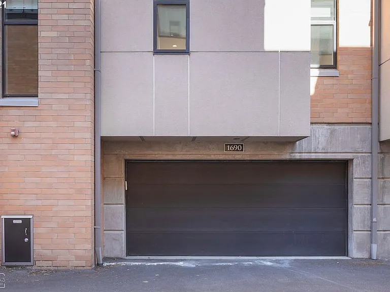 1690 NW Riverscape St — Photo 24