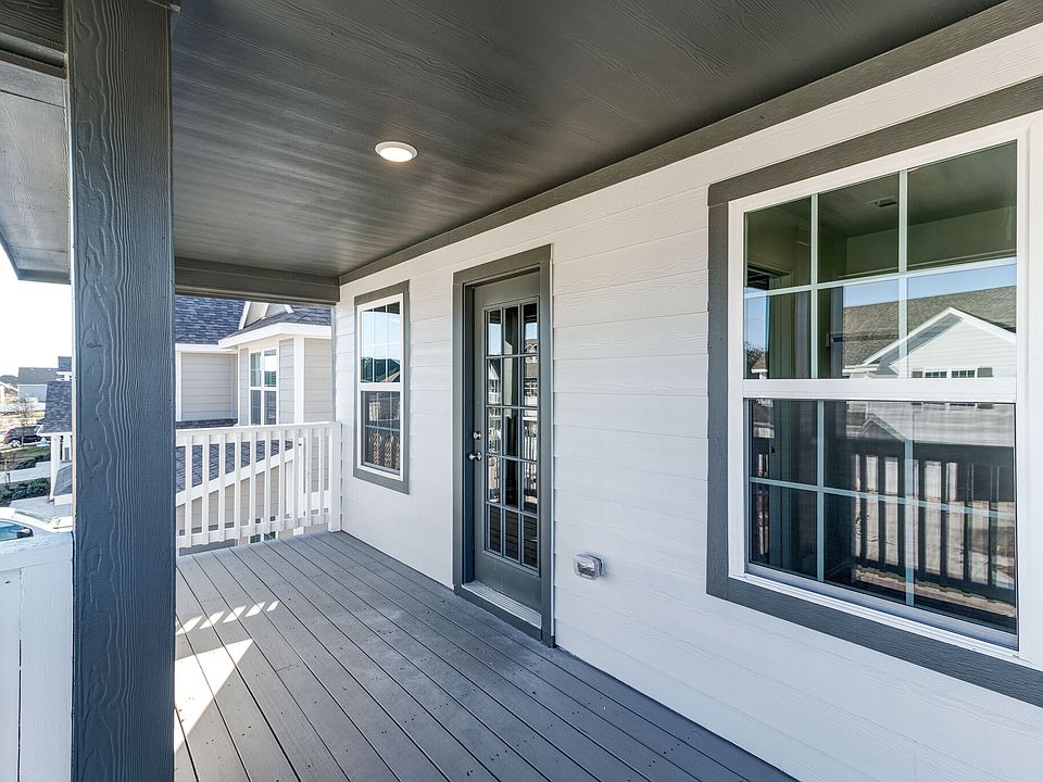 Imagine sitting on this balcony enjoying your evenings
 or mornings!