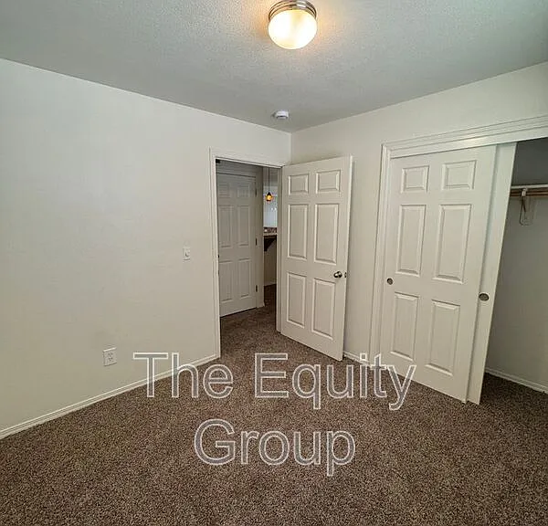 1915 Bella Oaks Dr — Photo 8