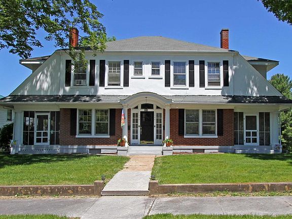 4th image of 104 11th St NW