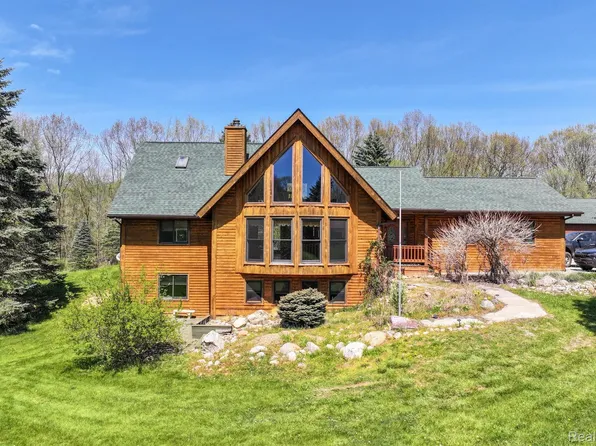 2600 Julie Dr, Columbiaville, MI 48421