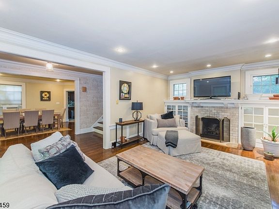 4th image of 18 Wildwood Ave